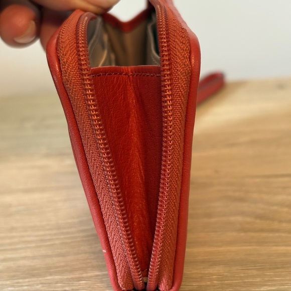 Coach Madison Gathered Leather Zip Around Wristlet - Picture 4 of 7